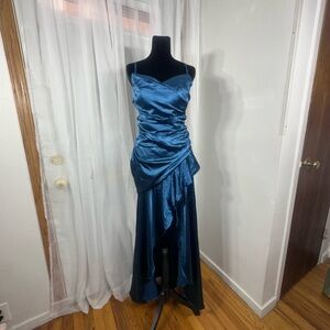 Elegant Teal Prom Gown